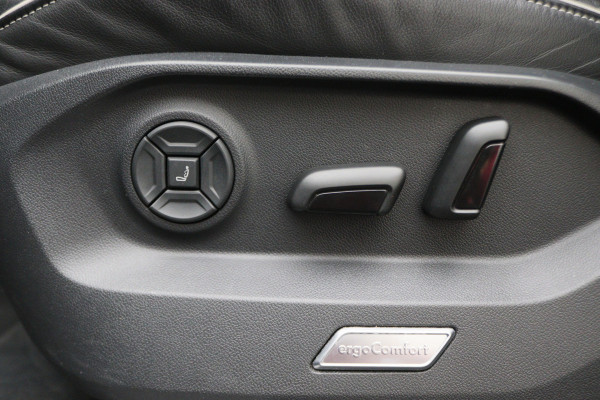 Volkswagen Touareg 3.0 TDI R-Line Automaat Luchtvering, Softclose, Leer, Head-Up, Memory, Stoelventilatie, 20" Volkswagen Touareg 3.0 TDI R-Line Automaat Luchtvering, Softclose, Leer, Head-Up, Memory, Stoelventilatie, 20"
