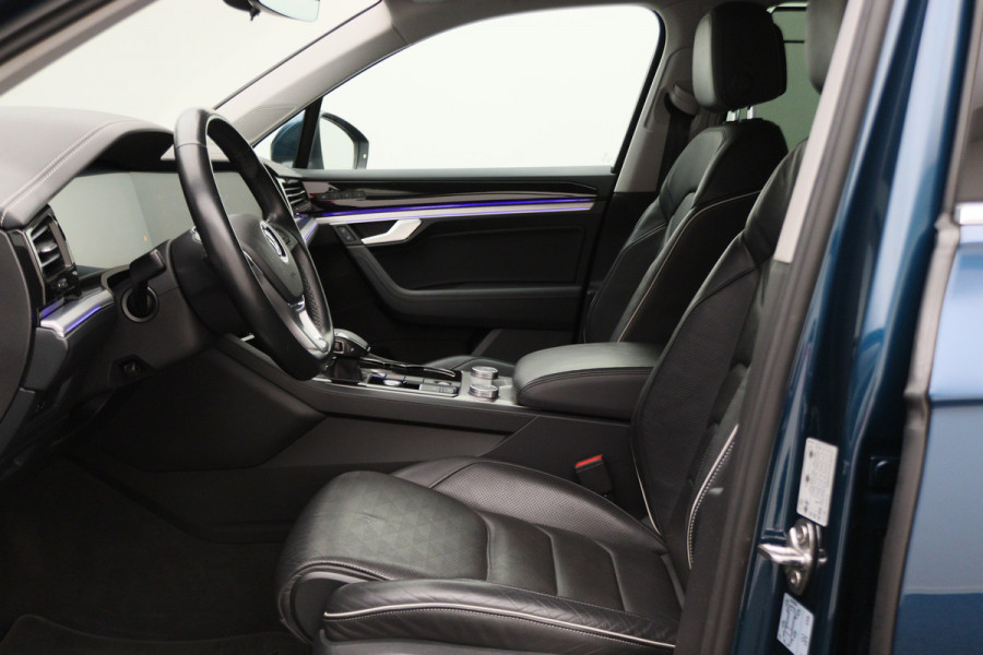 Volkswagen Touareg 3.0 TDI R-Line Automaat Luchtvering, Softclose, Leer, Head-Up, Memory, Stoelventilatie, 20" Volkswagen Touareg 3.0 TDI R-Line Automaat Luchtvering, Softclose, Leer, Head-Up, Memory, Stoelventilatie, 20"