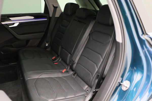 Volkswagen Touareg 3.0 TDI R-Line Automaat Luchtvering, Softclose, Leer, Head-Up, Memory, Stoelventilatie, 20" Volkswagen Touareg 3.0 TDI R-Line Automaat Luchtvering, Softclose, Leer, Head-Up, Memory, Stoelventilatie, 20"
