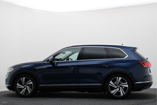Volkswagen Touareg 3.0 TDI R-Line Automaat Luchtvering, Softclose, Leer, Head-Up, Memory, Stoelventilatie, 20" Volkswagen Touareg 3.0 TDI R-Line Automaat Luchtvering, Softclose, Leer, Head-Up, Memory, Stoelventilatie, 20"