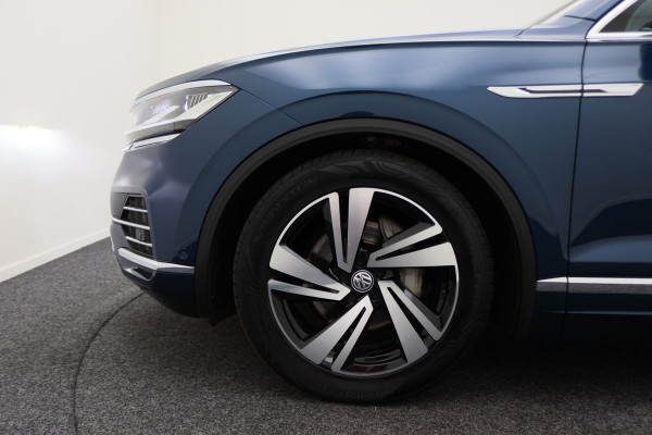 Volkswagen Touareg 3.0 TDI R-Line Automaat Luchtvering, Softclose, Leer, Head-Up, Memory, Stoelventilatie, 20" Volkswagen Touareg 3.0 TDI R-Line Automaat Luchtvering, Softclose, Leer, Head-Up, Memory, Stoelventilatie, 20"