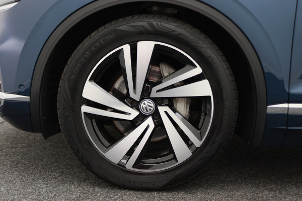 Volkswagen Touareg 3.0 TDI R-Line Automaat Luchtvering, Softclose, Leer, Head-Up, Memory, Stoelventilatie, 20" Volkswagen Touareg 3.0 TDI R-Line Automaat Luchtvering, Softclose, Leer, Head-Up, Memory, Stoelventilatie, 20"