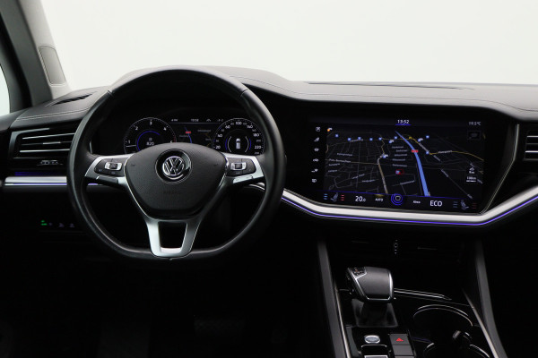 Volkswagen Touareg 3.0 TDI R-Line Automaat Luchtvering, Softclose, Leer, Head-Up, Memory, Stoelventilatie, 20" Volkswagen Touareg 3.0 TDI R-Line Automaat Luchtvering, Softclose, Leer, Head-Up, Memory, Stoelventilatie, 20"