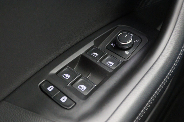 Volkswagen Touareg 3.0 TDI R-Line Automaat Luchtvering, Softclose, Leer, Head-Up, Memory, Stoelventilatie, 20" Volkswagen Touareg 3.0 TDI R-Line Automaat Luchtvering, Softclose, Leer, Head-Up, Memory, Stoelventilatie, 20"