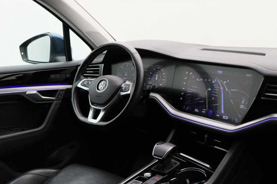 Volkswagen Touareg 3.0 TDI R-Line Automaat Luchtvering, Softclose, Leer, Head-Up, Memory, Stoelventilatie, 20" Volkswagen Touareg 3.0 TDI R-Line Automaat Luchtvering, Softclose, Leer, Head-Up, Memory, Stoelventilatie, 20"