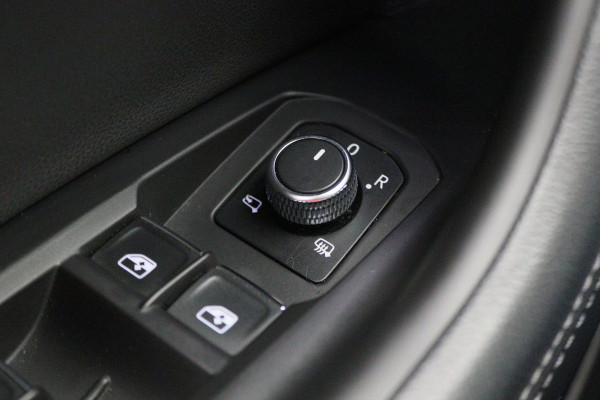 Volkswagen Touareg 3.0 TDI R-Line Automaat Luchtvering, Softclose, Leer, Head-Up, Memory, Stoelventilatie, 20" Volkswagen Touareg 3.0 TDI R-Line Automaat Luchtvering, Softclose, Leer, Head-Up, Memory, Stoelventilatie, 20"