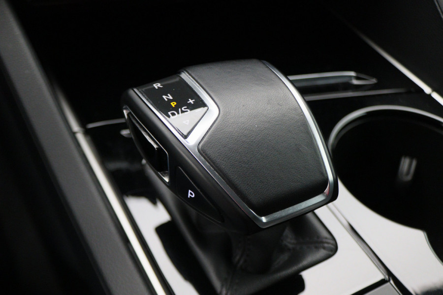 Volkswagen Touareg 3.0 TDI R-Line Automaat Luchtvering, Softclose, Leer, Head-Up, Memory, Stoelventilatie, 20" Volkswagen Touareg 3.0 TDI R-Line Automaat Luchtvering, Softclose, Leer, Head-Up, Memory, Stoelventilatie, 20"