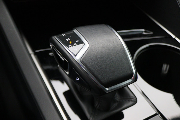Volkswagen Touareg 3.0 TDI R-Line Automaat Luchtvering, Softclose, Leer, Head-Up, Memory, Stoelventilatie, 20" Volkswagen Touareg 3.0 TDI R-Line Automaat Luchtvering, Softclose, Leer, Head-Up, Memory, Stoelventilatie, 20"