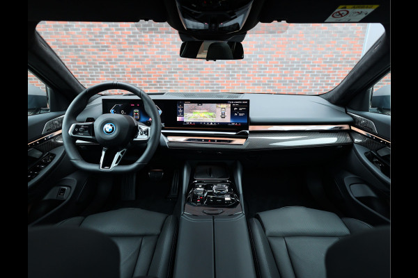 BMW 5 Serie Touring 550e xDrive | M Sport Pro - Pano - Trekhaak BMW 5 Serie Touring 550e xDrive | M Sport Pro - Pano - Trekhaak