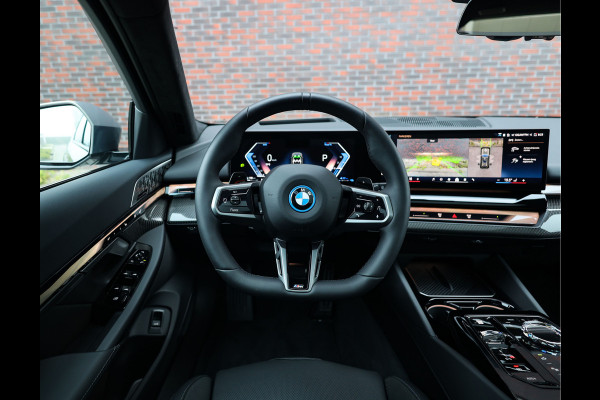 BMW 5 Serie Touring 550e xDrive | M Sport Pro - Pano - Trekhaak BMW 5 Serie Touring 550e xDrive | M Sport Pro - Pano - Trekhaak