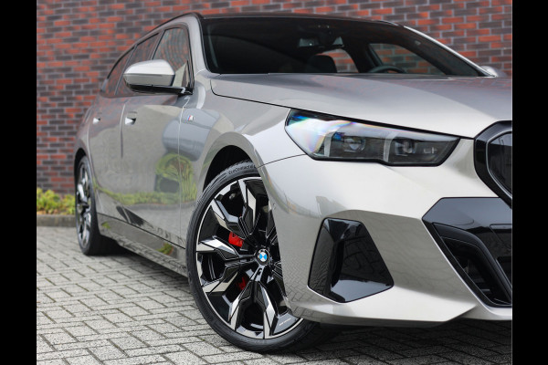 BMW 5 Serie Touring 550e xDrive | M Sport Pro - Pano - Trekhaak BMW 5 Serie Touring 550e xDrive | M Sport Pro - Pano - Trekhaak
