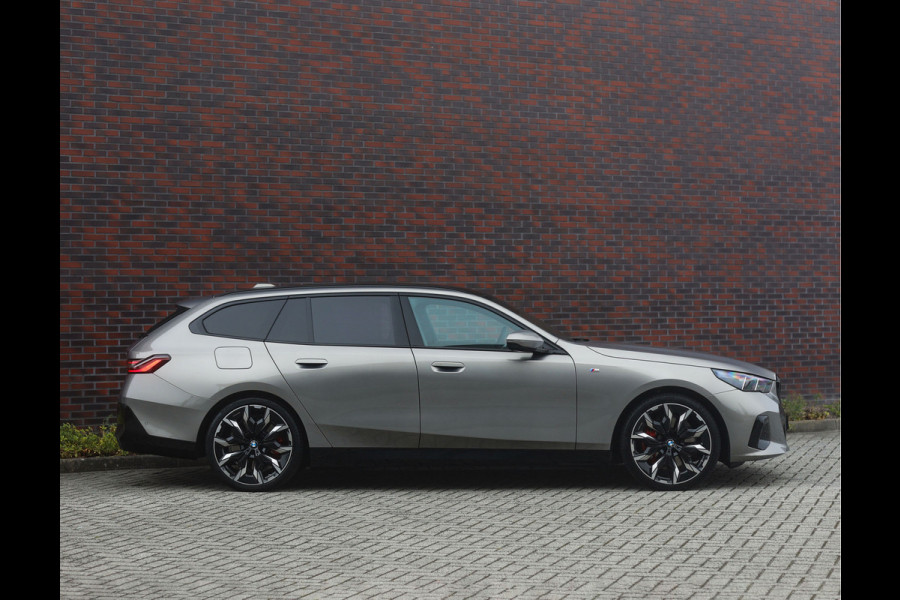 BMW 5 Serie Touring 550e xDrive | M Sport Pro - Pano - Trekhaak BMW 5 Serie Touring 550e xDrive | M Sport Pro - Pano - Trekhaak