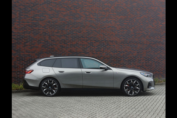 BMW 5 Serie Touring 550e xDrive | M Sport Pro - Pano - Trekhaak BMW 5 Serie Touring 550e xDrive | M Sport Pro - Pano - Trekhaak