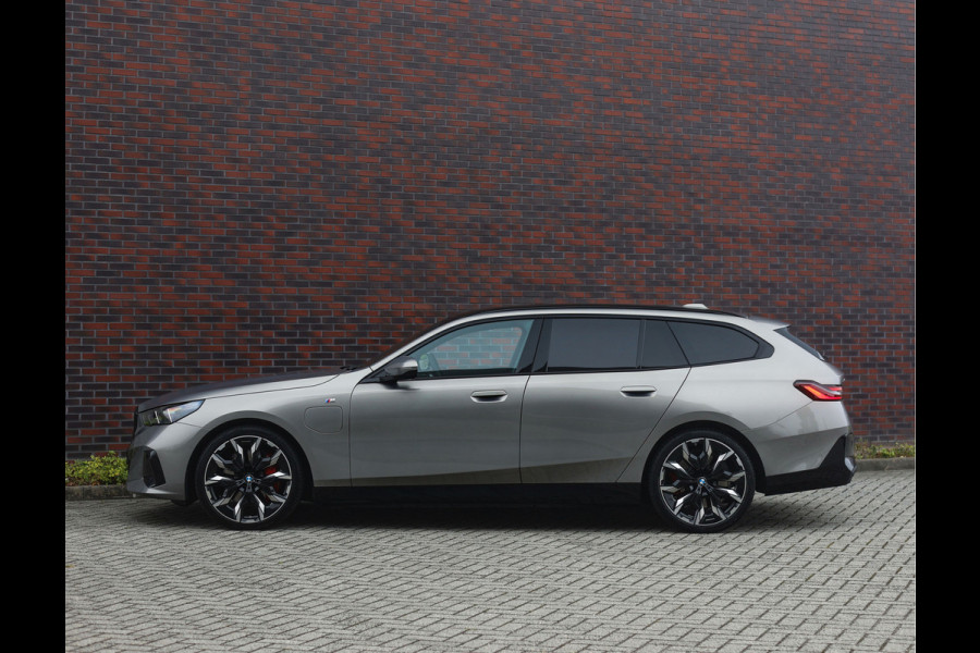 BMW 5 Serie Touring 550e xDrive | M Sport Pro - Pano - Trekhaak BMW 5 Serie Touring 550e xDrive | M Sport Pro - Pano - Trekhaak