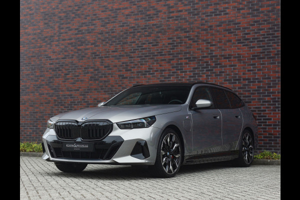 BMW 5 Serie Touring 550e xDrive | M Sport Pro - Pano - Trekhaak BMW 5 Serie Touring 550e xDrive | M Sport Pro - Pano - Trekhaak