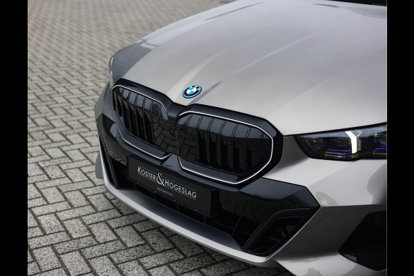 BMW 5 Serie Touring 550e xDrive | M Sport Pro - Pano - Trekhaak BMW 5 Serie Touring 550e xDrive | M Sport Pro - Pano - Trekhaak