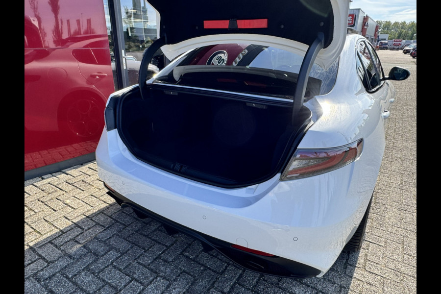 Alfa Romeo Giulia 2.0 T GME AWD Veloce | 19" Velgen | Panoramadak | Adas 2 | Carplay en Android Alfa Romeo Giulia 2.0 T GME AWD Veloce | 19" Velgen | Panoramadak | Adas 2 | Carplay en Android