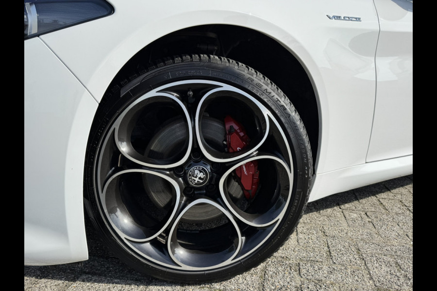 Alfa Romeo Giulia 2.0 T GME AWD Veloce | 19" Velgen | Panoramadak | Adas 2 | Carplay en Android Alfa Romeo Giulia 2.0 T GME AWD Veloce | 19" Velgen | Panoramadak | Adas 2 | Carplay en Android