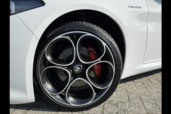 Alfa Romeo Giulia 2.0 T GME AWD Veloce | 19" Velgen | Panoramadak | Adas 2 | Carplay en Android Alfa Romeo Giulia 2.0 T GME AWD Veloce | 19" Velgen | Panoramadak | Adas 2 | Carplay en Android