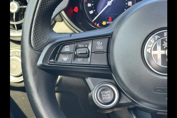 Alfa Romeo Giulia 2.0 T GME AWD Veloce | 19" Velgen | Panoramadak | Adas 2 | Carplay en Android Alfa Romeo Giulia 2.0 T GME AWD Veloce | 19" Velgen | Panoramadak | Adas 2 | Carplay en Android
