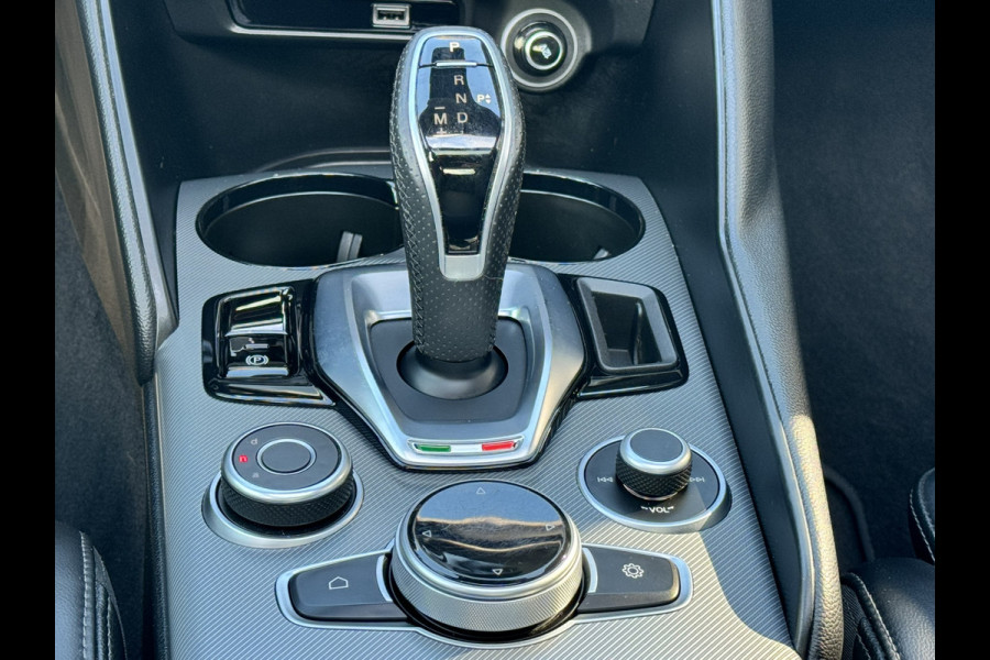 Alfa Romeo Giulia 2.0 T GME AWD Veloce | 19" Velgen | Panoramadak | Adas 2 | Carplay en Android Alfa Romeo Giulia 2.0 T GME AWD Veloce | 19" Velgen | Panoramadak | Adas 2 | Carplay en Android