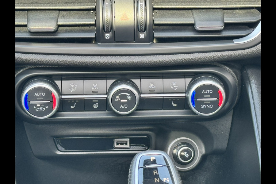 Alfa Romeo Giulia 2.0 T GME AWD Veloce | 19" Velgen | Panoramadak | Adas 2 | Carplay en Android Alfa Romeo Giulia 2.0 T GME AWD Veloce | 19" Velgen | Panoramadak | Adas 2 | Carplay en Android