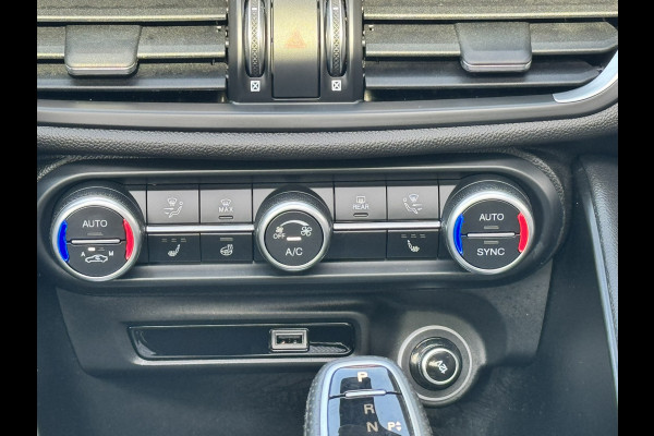 Alfa Romeo Giulia 2.0 T GME AWD Veloce | 19" Velgen | Panoramadak | Adas 2 | Carplay en Android Alfa Romeo Giulia 2.0 T GME AWD Veloce | 19" Velgen | Panoramadak | Adas 2 | Carplay en Android