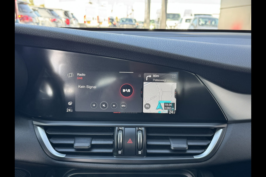 Alfa Romeo Giulia 2.0 T GME AWD Veloce | 19" Velgen | Panoramadak | Adas 2 | Carplay en Android Alfa Romeo Giulia 2.0 T GME AWD Veloce | 19" Velgen | Panoramadak | Adas 2 | Carplay en Android