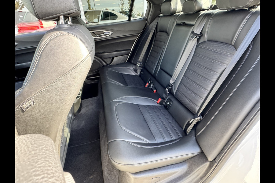 Alfa Romeo Giulia 2.0 T GME AWD Veloce | 19" Velgen | Panoramadak | Adas 2 | Carplay en Android Alfa Romeo Giulia 2.0 T GME AWD Veloce | 19" Velgen | Panoramadak | Adas 2 | Carplay en Android