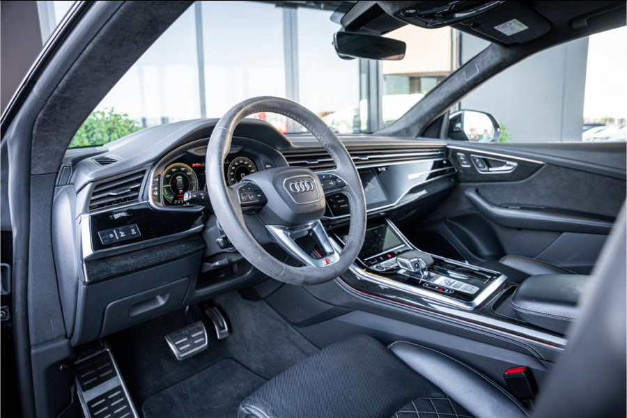 Audi Q8 60 TFSI e quattro Competition S-Line l RS Seat l Panorama l Massage l Softclose Audi Q8 60 TFSI e quattro Competition S-Line l RS Seat l Panorama l Massage l Softclose