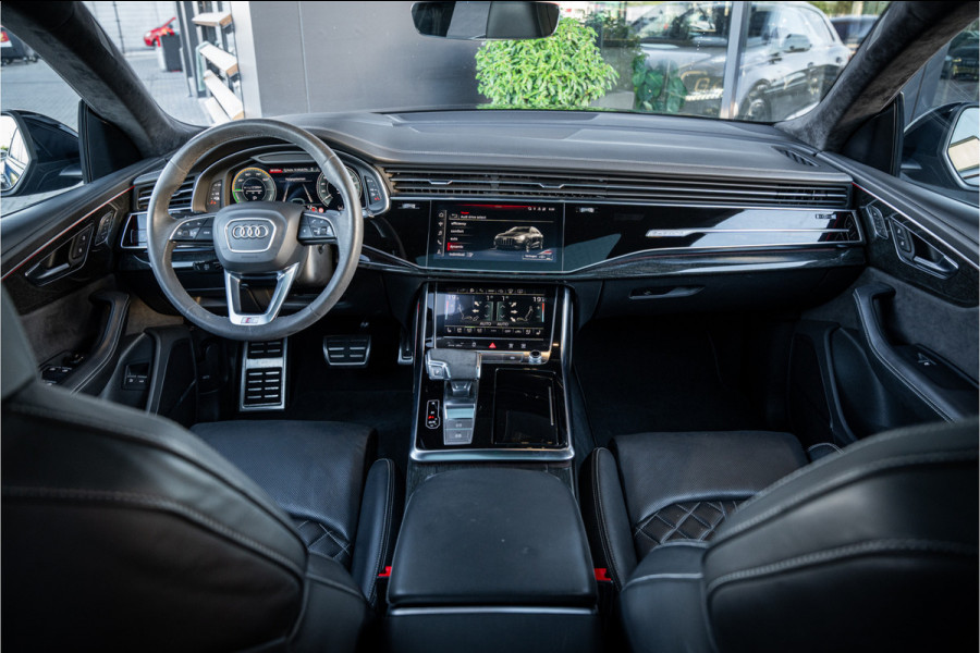 Audi Q8 60 TFSI e quattro Competition S-Line l RS Seat l Panorama l Massage l Softclose Audi Q8 60 TFSI e quattro Competition S-Line l RS Seat l Panorama l Massage l Softclose