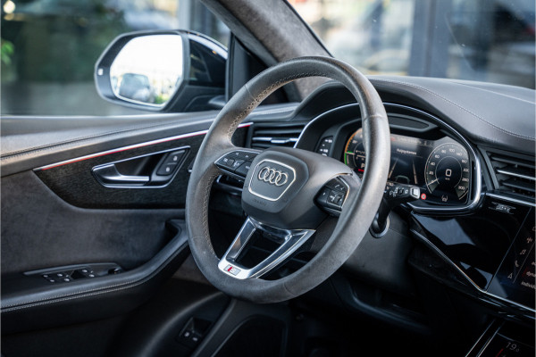 Audi Q8 60 TFSI e quattro Competition S-Line l RS Seat l Panorama l Massage l Softclose Audi Q8 60 TFSI e quattro Competition S-Line l RS Seat l Panorama l Massage l Softclose