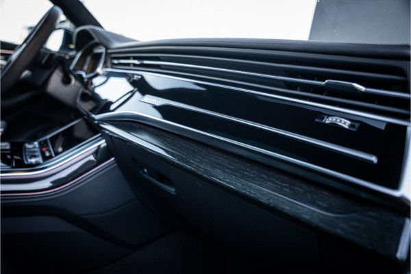 Audi Q8 60 TFSI e quattro Competition S-Line l RS Seat l Panorama l Massage l Softclose Audi Q8 60 TFSI e quattro Competition S-Line l RS Seat l Panorama l Massage l Softclose