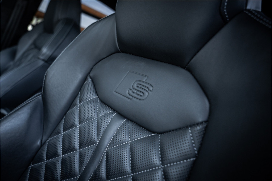 Audi Q8 60 TFSI e quattro Competition S-Line l RS Seat l Panorama l Massage l Softclose Audi Q8 60 TFSI e quattro Competition S-Line l RS Seat l Panorama l Massage l Softclose