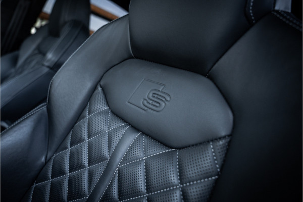Audi Q8 60 TFSI e quattro Competition S-Line l RS Seat l Panorama l Massage l Softclose Audi Q8 60 TFSI e quattro Competition S-Line l RS Seat l Panorama l Massage l Softclose