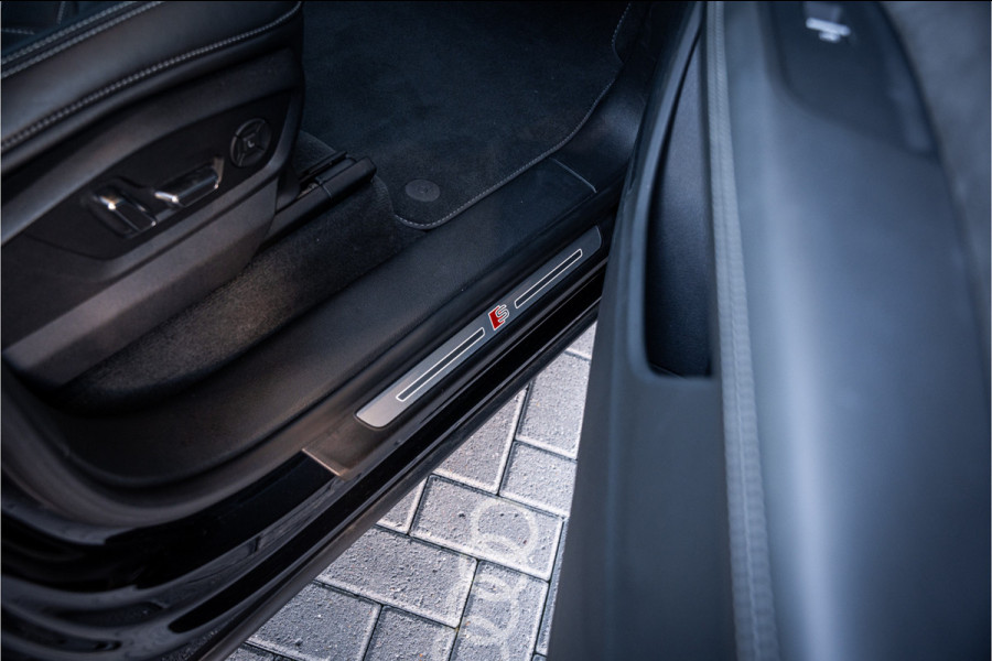 Audi Q8 60 TFSI e quattro Competition S-Line l RS Seat l Panorama l Massage l Softclose Audi Q8 60 TFSI e quattro Competition S-Line l RS Seat l Panorama l Massage l Softclose