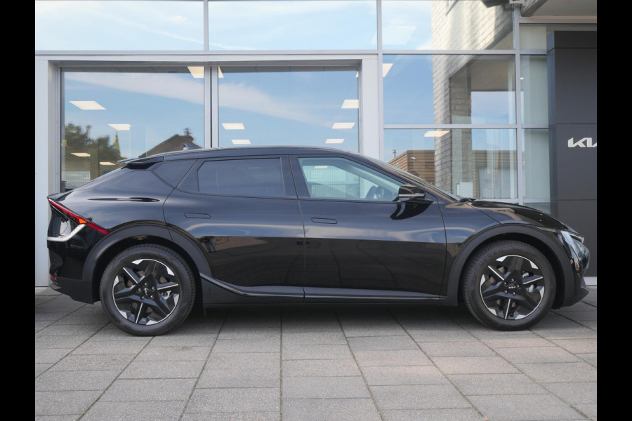 Kia Ev6 Black Edition 63 kWh | Navi | Clima | Carplay | 19'' LM l 428 km Actieradius Kia Ev6 Black Edition 63 kWh | Navi | Clima | Carplay | 19'' LM l 428 km Actieradius