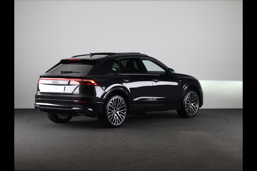 Audi Q8 55 TFSI e quattro Pro Line S 394pk | Servosluiting | Panoramadak | B&O | Ass.Plus.Remote | Sportstoel Plus | 23'' inch zilver | Trekhaak |