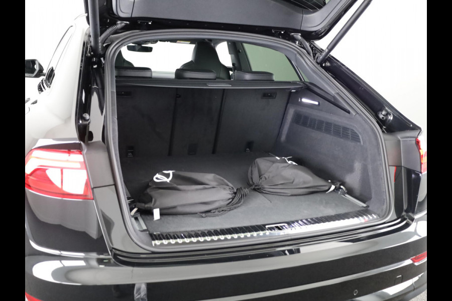 Audi Q8 55 TFSI e quattro Pro Line S 394pk | Servosluiting | Panoramadak | B&O | Ass.Plus.Remote | Sportstoel Plus | 23'' inch zilver | Trekhaak |