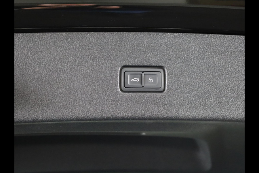 Audi Q8 55 TFSI e quattro Pro Line S 394pk | Servosluiting | Panoramadak | B&O | Ass.Plus.Remote | Sportstoel Plus | 23'' inch zilver | Trekhaak |