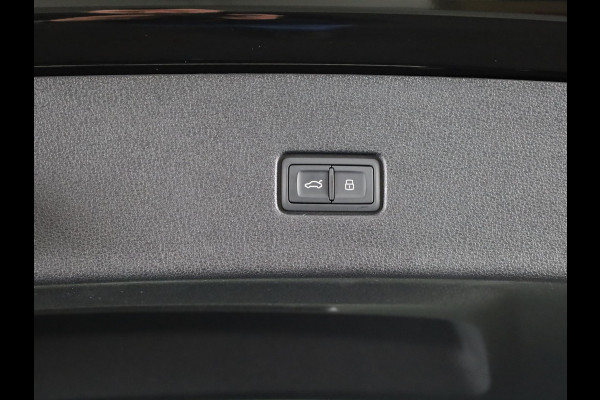 Audi Q8 55 TFSI e quattro Pro Line S 394pk | Servosluiting | Panoramadak | B&O | Ass.Plus.Remote | Sportstoel Plus | 23'' inch zilver | Trekhaak |