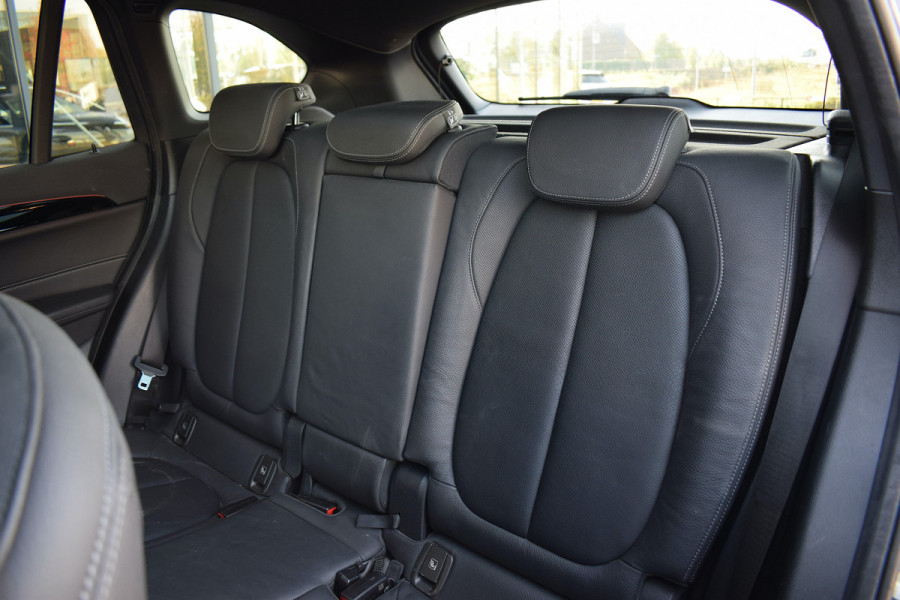BMW X1 sDrive20i Business Edition Plus | Trekhaak | Pano | Leer | CarPlay | Stoelverw. BMW X1 sDrive20i Business Edition Plus | Trekhaak | Pano | Leer | CarPlay | Stoelverw.