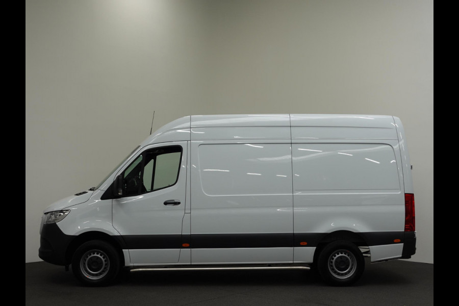 Mercedes-Benz Sprinter 315 Automaat L2H2 RWD Automaat Airco Cruise Control Side-bars Navigatiesysteem Trekhaak Mercedes-Benz Sprinter 315 Automaat L2H2 RWD Automaat Airco Cruise Control Side-bars Navigatiesysteem Trekhaak