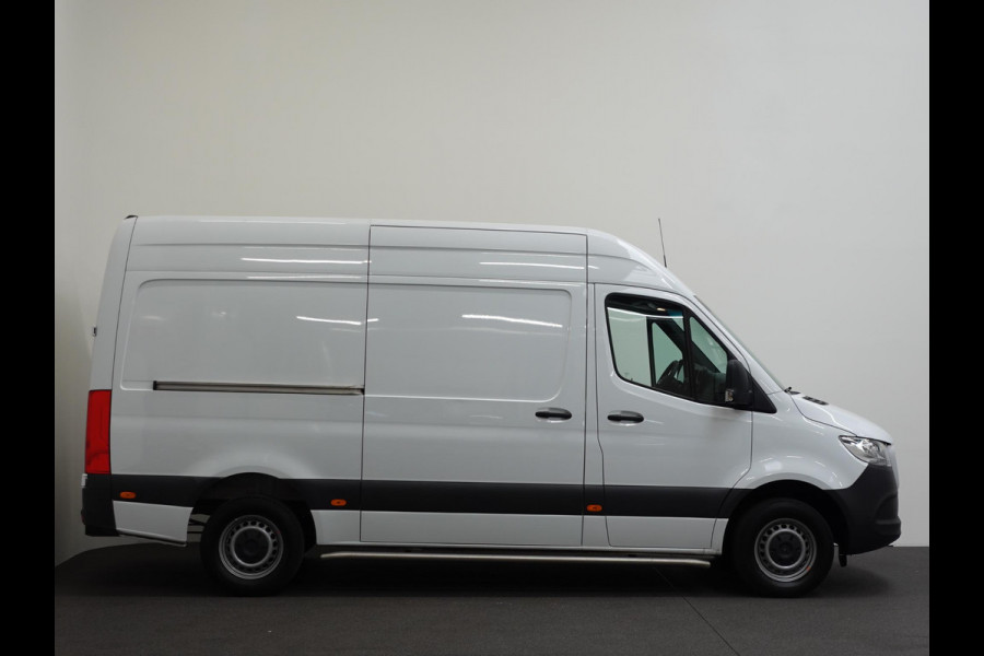 Mercedes-Benz Sprinter 315 Automaat L2H2 RWD Automaat Airco Cruise Control Side-bars Navigatiesysteem Trekhaak Mercedes-Benz Sprinter 315 Automaat L2H2 RWD Automaat Airco Cruise Control Side-bars Navigatiesysteem Trekhaak