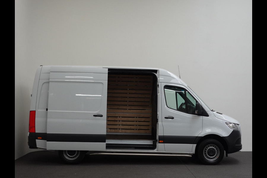 Mercedes-Benz Sprinter 315 Automaat L2H2 RWD Automaat Airco Cruise Control Side-bars Navigatiesysteem Trekhaak Mercedes-Benz Sprinter 315 Automaat L2H2 RWD Automaat Airco Cruise Control Side-bars Navigatiesysteem Trekhaak