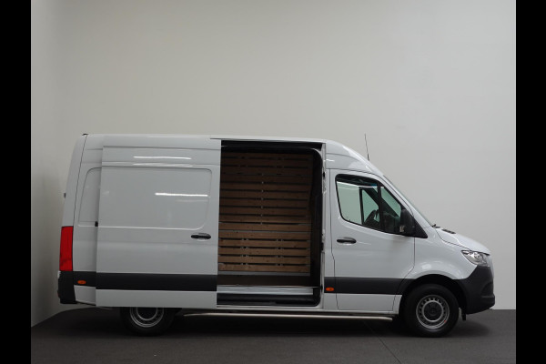 Mercedes-Benz Sprinter 315 Automaat L2H2 RWD Automaat Airco Cruise Control Side-bars Navigatiesysteem Trekhaak Mercedes-Benz Sprinter 315 Automaat L2H2 RWD Automaat Airco Cruise Control Side-bars Navigatiesysteem Trekhaak