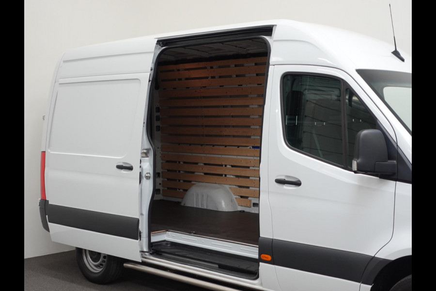 Mercedes-Benz Sprinter 315 Automaat L2H2 RWD Automaat Airco Cruise Control Side-bars Navigatiesysteem Trekhaak Mercedes-Benz Sprinter 315 Automaat L2H2 RWD Automaat Airco Cruise Control Side-bars Navigatiesysteem Trekhaak
