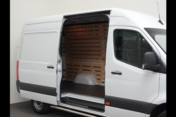Mercedes-Benz Sprinter 315 Automaat L2H2 RWD Automaat Airco Cruise Control Side-bars Navigatiesysteem Trekhaak Mercedes-Benz Sprinter 315 Automaat L2H2 RWD Automaat Airco Cruise Control Side-bars Navigatiesysteem Trekhaak