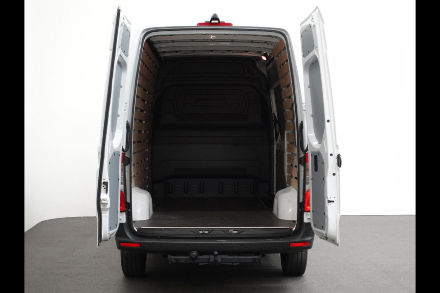 Mercedes-Benz Sprinter 315 Automaat L2H2 RWD Automaat Airco Cruise Control Side-bars Navigatiesysteem Trekhaak Mercedes-Benz Sprinter 315 Automaat L2H2 RWD Automaat Airco Cruise Control Side-bars Navigatiesysteem Trekhaak