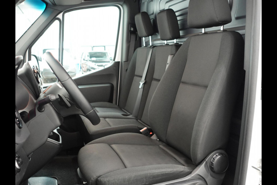 Mercedes-Benz Sprinter 315 Automaat L2H2 RWD Automaat Airco Cruise Control Side-bars Navigatiesysteem Trekhaak Mercedes-Benz Sprinter 315 Automaat L2H2 RWD Automaat Airco Cruise Control Side-bars Navigatiesysteem Trekhaak